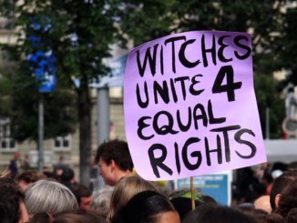 Photo d'une pancarte de manifestation féministe
