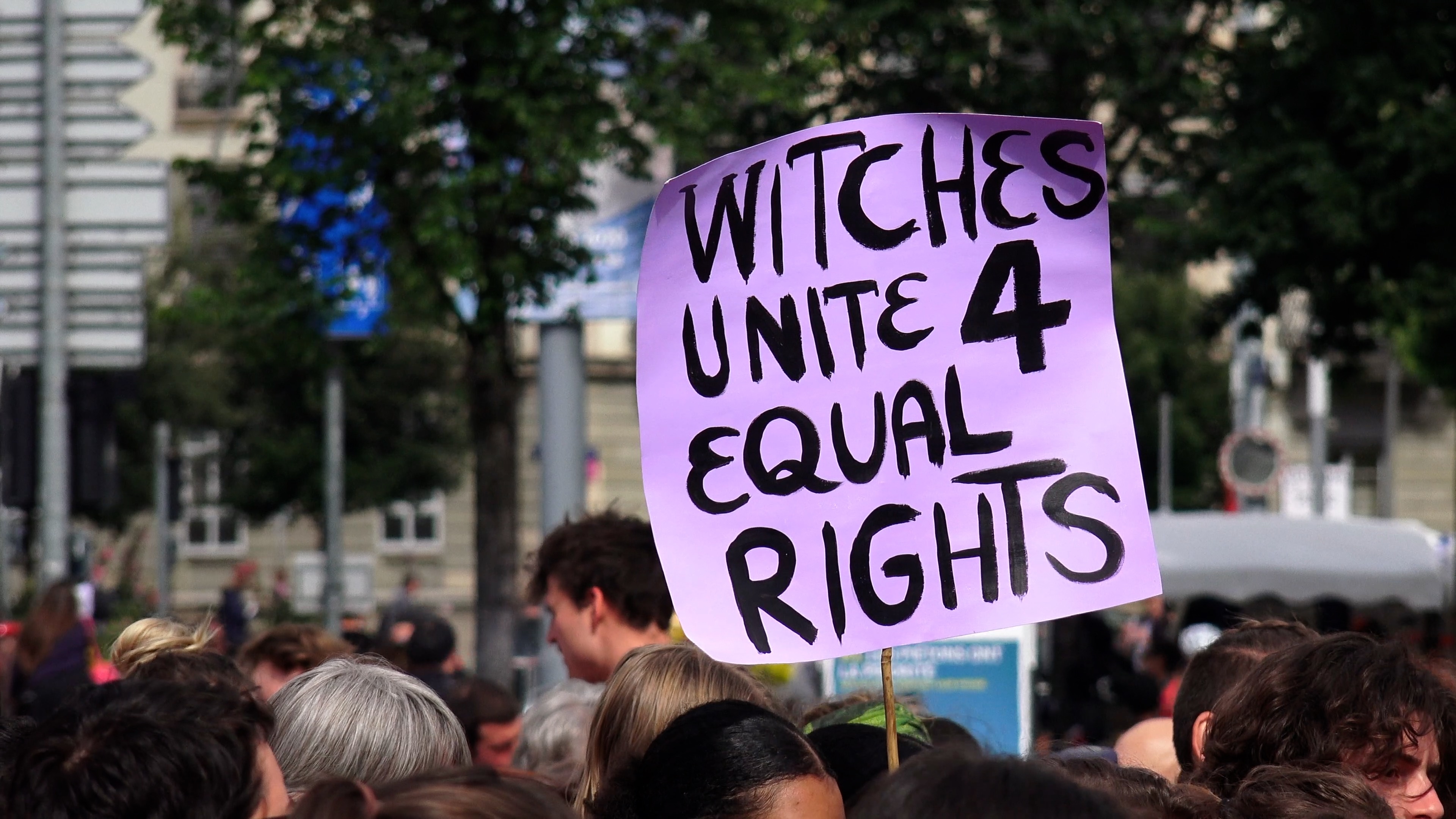 Photo d'une pancarte de manifestation féministe