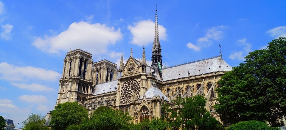 Débat reconstruction Notre Dame à l'identique