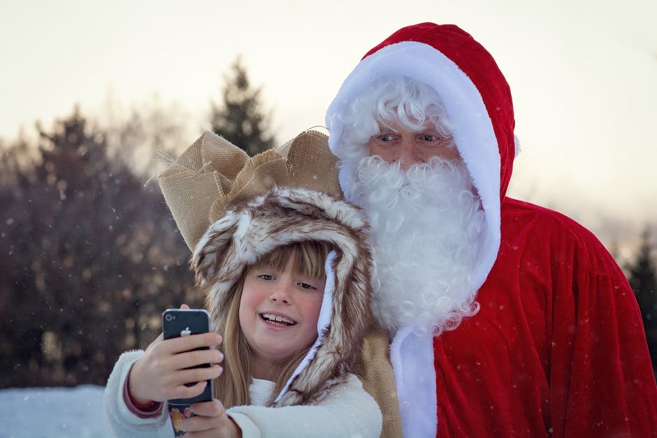 Père Noël : faut-il faire croire aux enfants qu'il existe ?