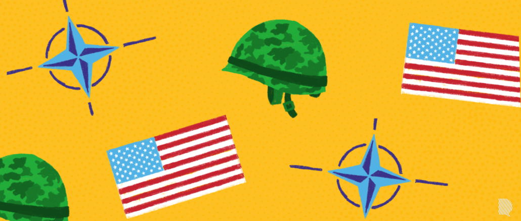 casque militaire avec drapeau américain et sigle de l'OTAN